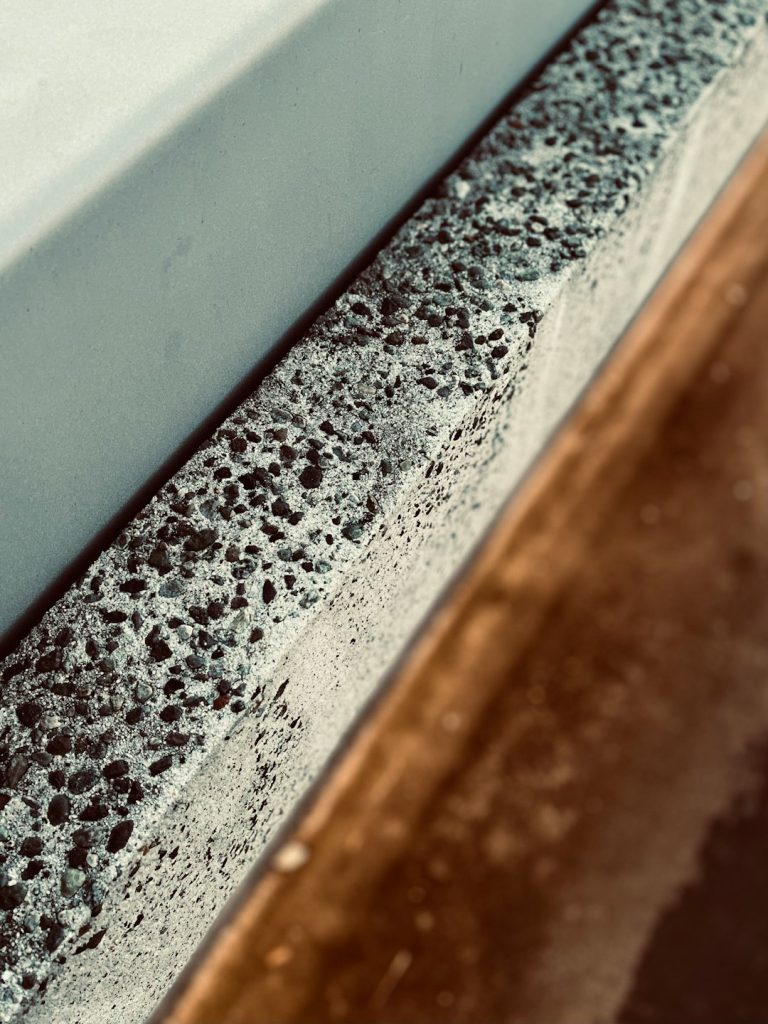 a-close-up-of-the-side-of-a-vehicle-yr3y5y4jyhe